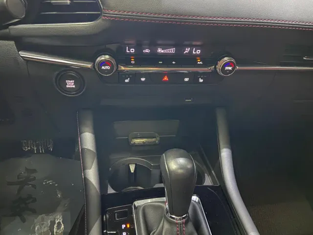 Mazda Axela — Фото автомобиля 24
