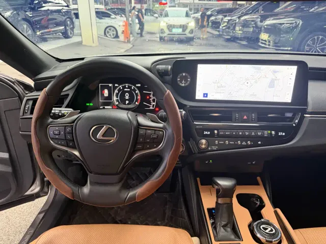 Lexus ES — Фото автомобиля 13