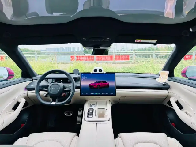Xiaomi SU7 — Фото автомобиля 5