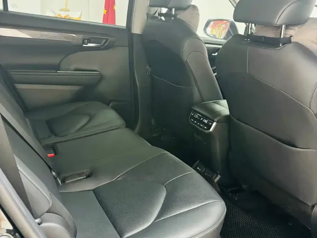 Toyota Highlander — Фото автомобиля 11