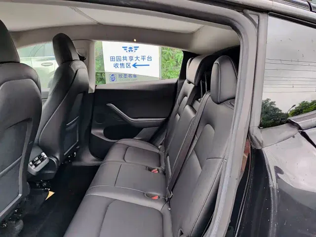 Tesla Model Y — Фото автомобиля 8