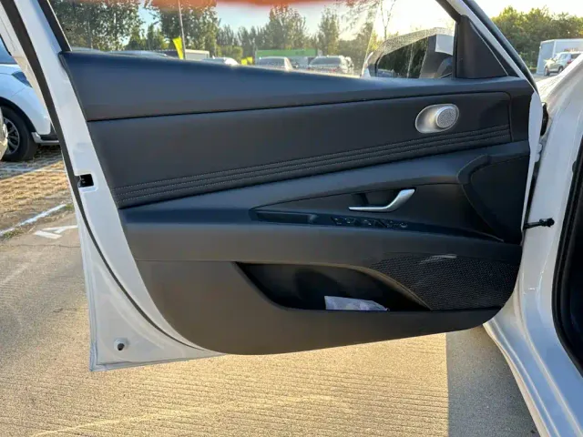 Hyundai Elantra — Фото автомобиля 9