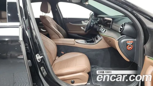 Mercedes-Benz E-Class — Фото автомобиля 11