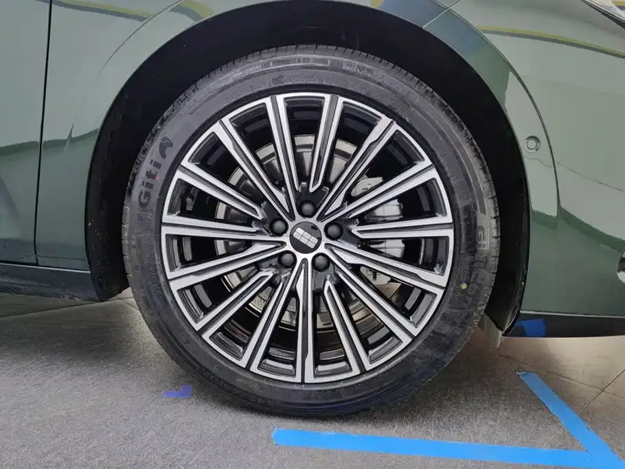 Geely Galaxy Galaxy Xingyao 8 2025 Model 130km EM-i Flagship Edition — Фото автомобиля 6
