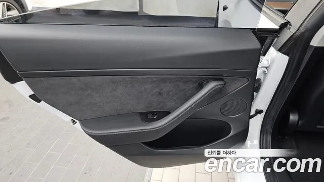 Tesla Model 3 — Фото автомобиля 20