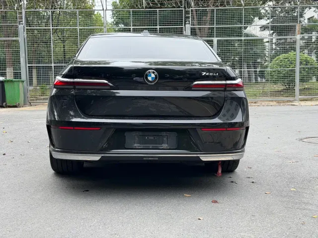BMW 7 Series — Фото автомобиля 17