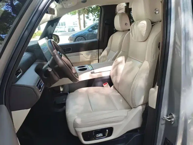 Li Auto MEGA — Фото автомобиля 14
