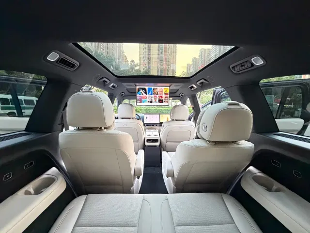 Li Auto L9 — Фото автомобиля 13