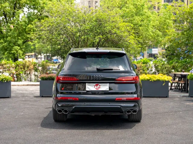 Audi SQ7 — Фото автомобиля 5