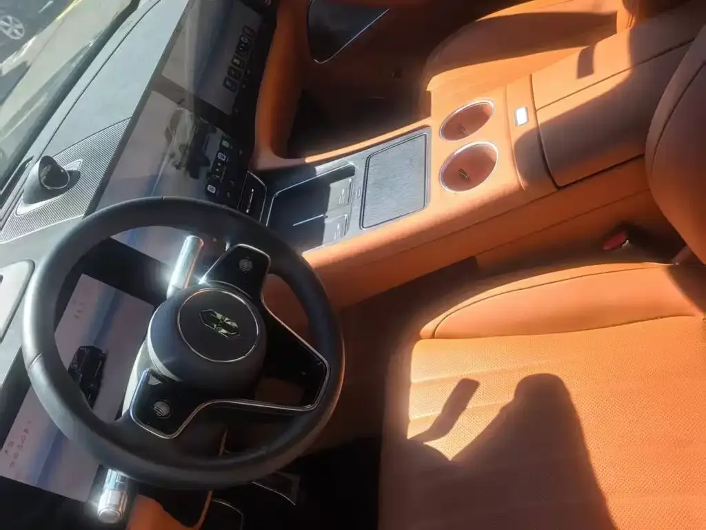 AITO Wenjie AITO M8 2025 Extended Range Ultra 53.4kWh 6-Seater — Фото автомобиля 3