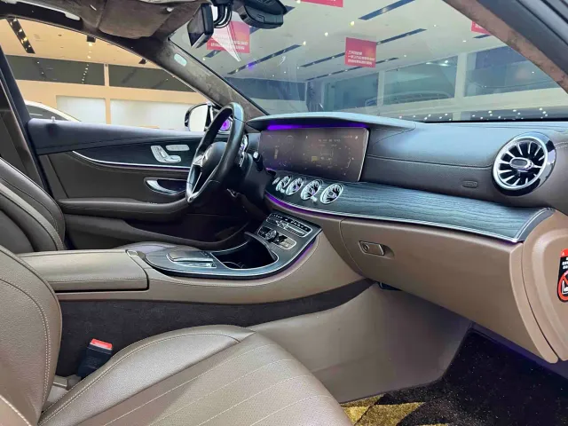 Mercedes-Benz E-Class — Фото автомобиля 12