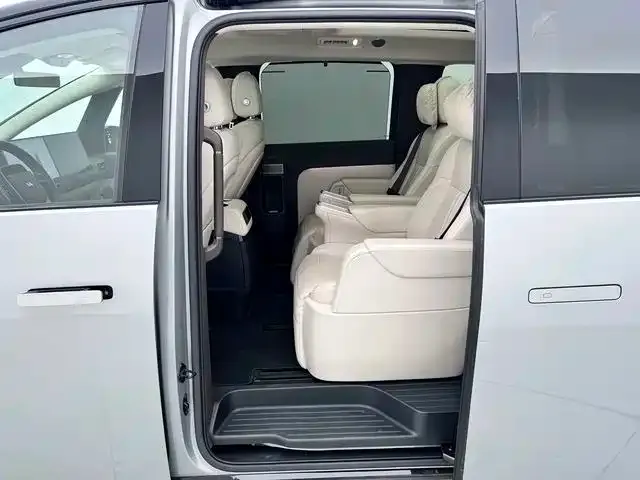 Li Auto MEGA — Фото автомобиля 14