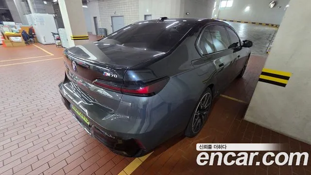 BMW i7 — Фото автомобиля 4