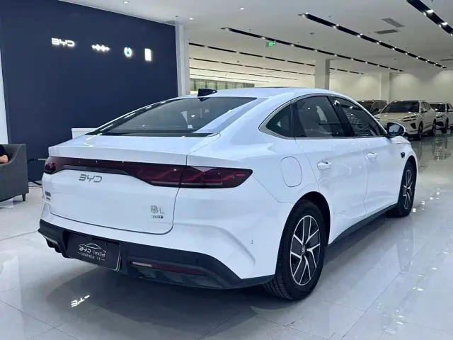 BYD Qin L — Фото автомобиля 12