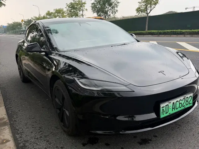 Tesla Model 3 — Фото автомобиля 3