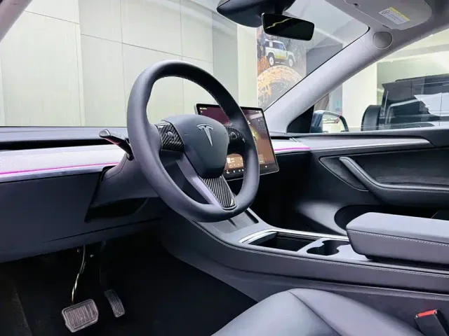 Tesla Model Y — Фото автомобиля 8