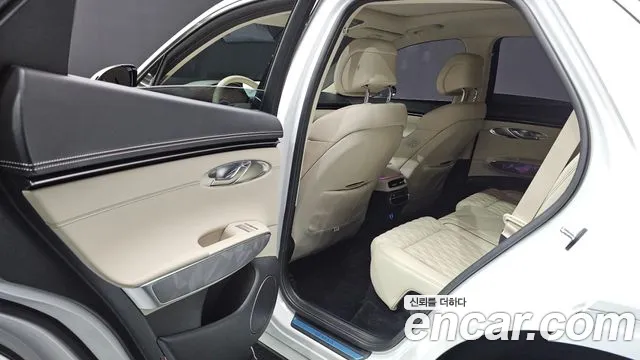 Genesis GV70 — Фото автомобиля 16