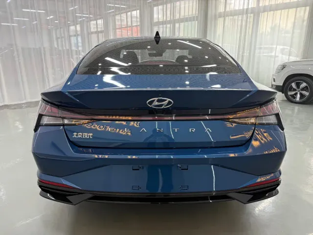 Hyundai Elantra — Фото автомобиля 5