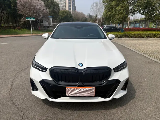 BMW 5 Series — Фото автомобиля 5