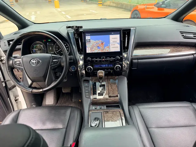 Toyota Alphard — Фото автомобиля 12