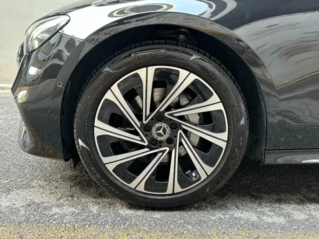 Mercedes-Benz E-Class — Фото автомобиля 6