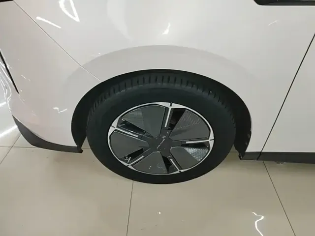 Maxus Dajia 7 — Фото автомобиля 22