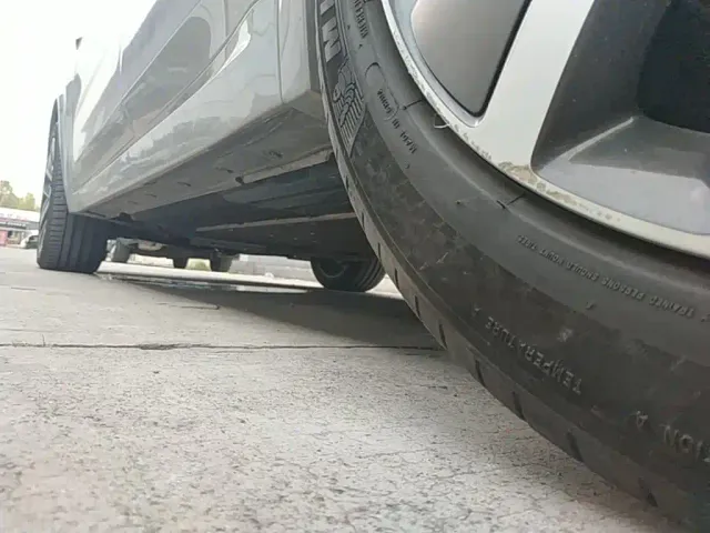 Li Auto L8 — Фото автомобиля 21