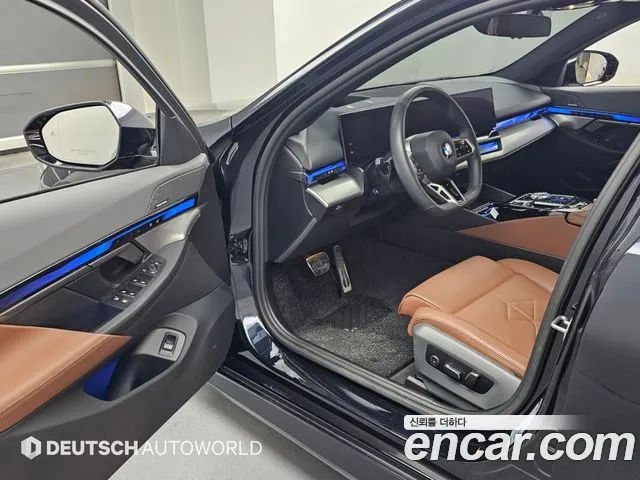 BMW 5 Series G60 — Фото автомобиля 11