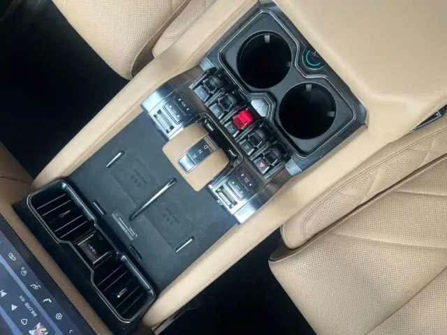 BYD FangChengBao Leopard 8 — Фото автомобиля 22
