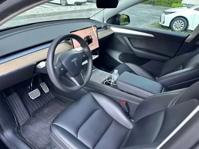 Tesla Model Y — Фото автомобиля 5