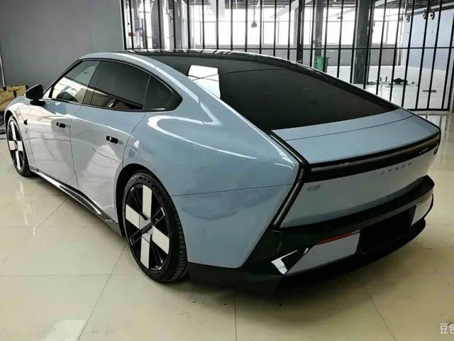 Xpeng P7 — Фото автомобиля 6