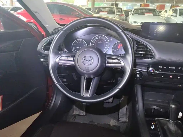 Mazda Axela — Фото автомобиля 10