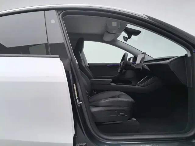 Tesla Model Y — Фото автомобиля 23