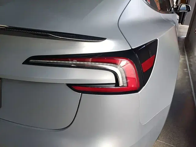 Tesla Model 3 — Фото автомобиля 7
