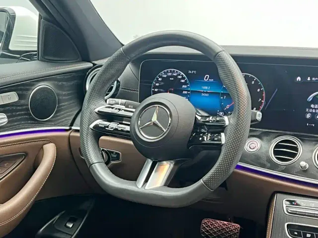 Mercedes-Benz E-Class — Фото автомобиля 21
