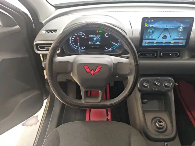Wuling Hongguang — Фото автомобиля 10
