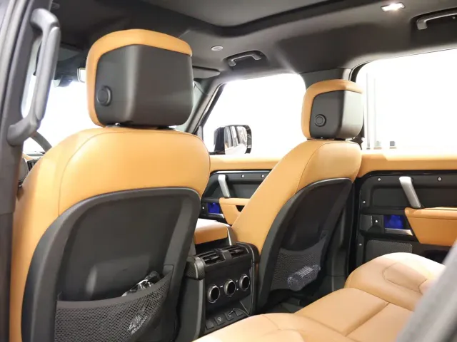 Land Rover Defender — Фото автомобиля 23