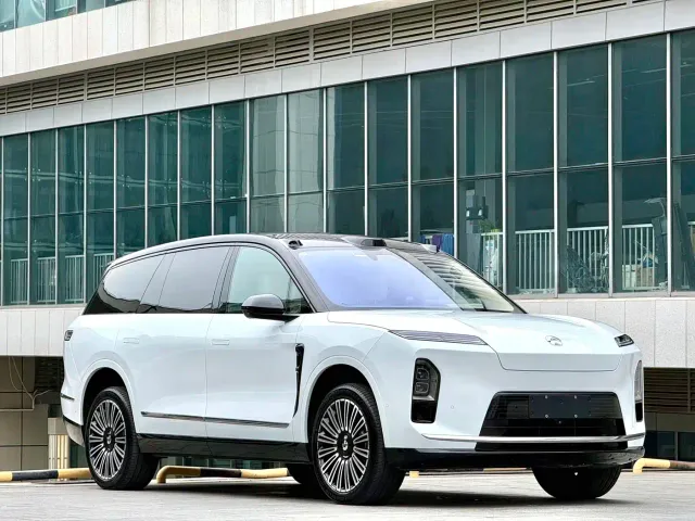 Nio ES8 — Фото автомобиля 3
