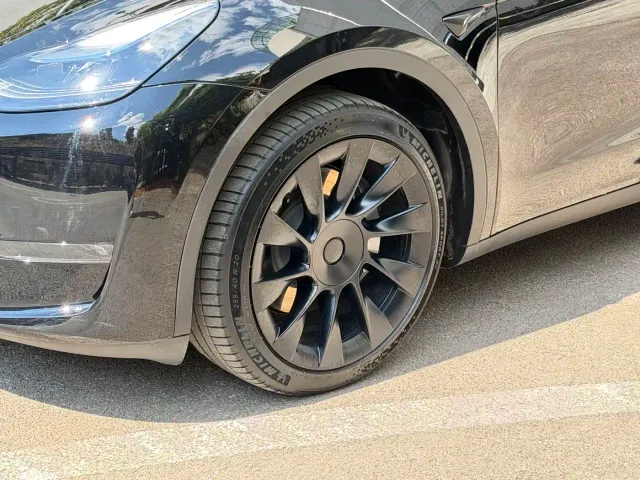 Tesla Model Y — Фото автомобиля 16