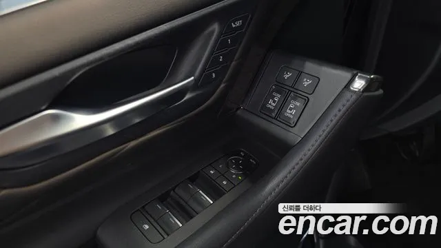 Toyota Alphard — Фото автомобиля 26