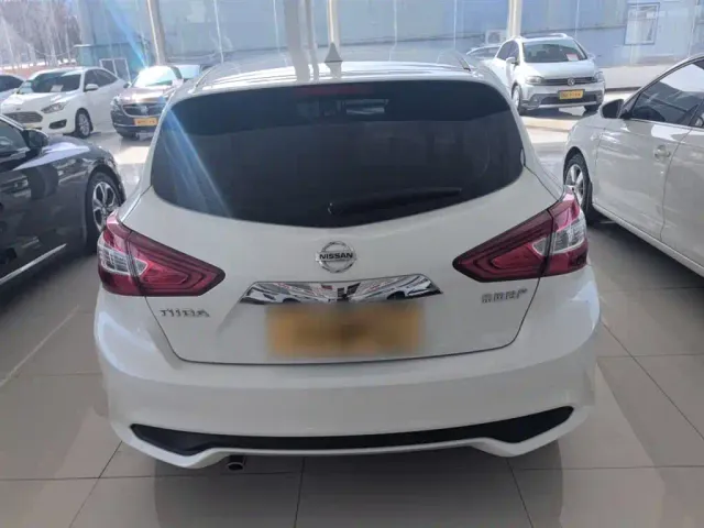 Nissan Tiida — Фото автомобиля 3