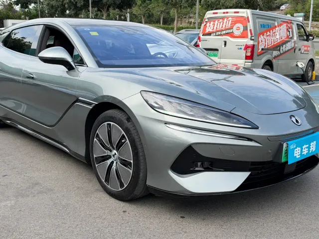 Denza Z9GT — Фото автомобиля 3