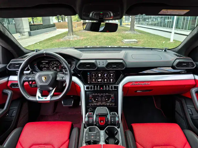 Lamborghini Urus — Фото автомобиля 19