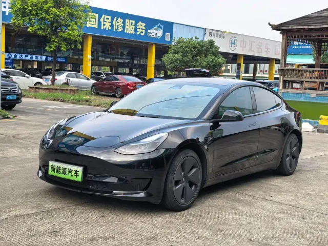 Фотография автомобиля — Tesla Model 3