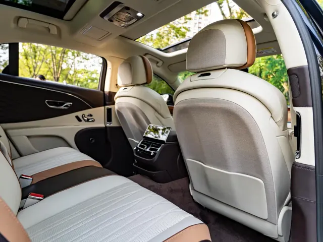 Bentley Flying Spur — Фото автомобиля 11