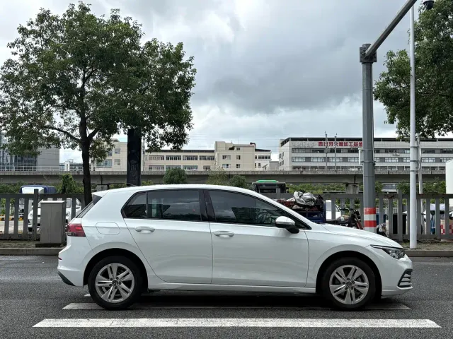 Volkswagen Golf — Фото автомобиля 4