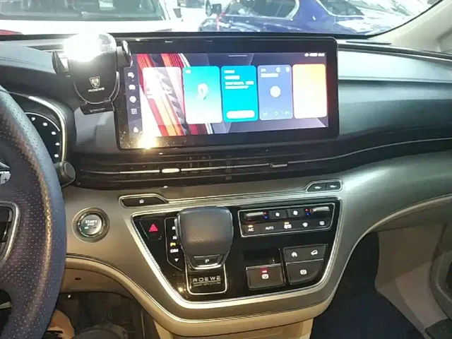 Roewe iMAX8 — Фото автомобиля 12