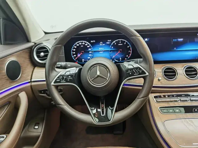 Mercedes-Benz E-Class — Фото автомобиля 11
