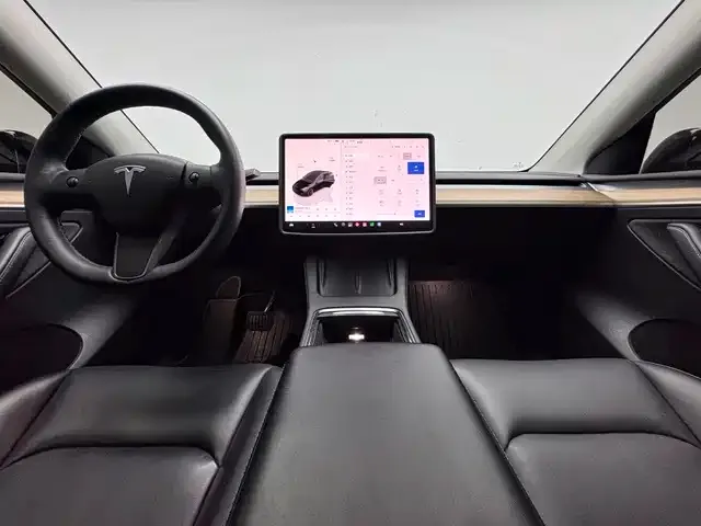 Tesla Model Y — Фото автомобиля 15