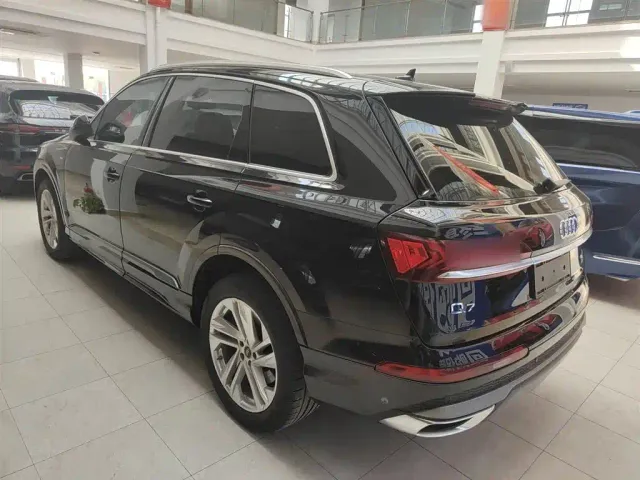 Audi Q7 — Фото автомобиля 22
